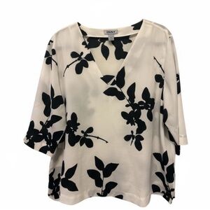 DKNY White and Black Floral Blouse with Relaxed Fit
Size XL